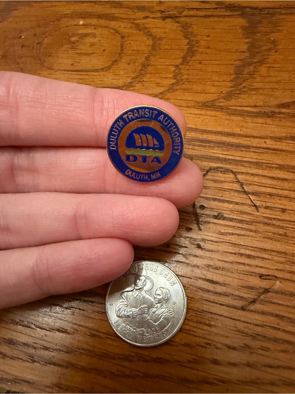 DULUTH TRANSIT AUTHORITY ENAMEL LAPEL PIN MINNESOTA